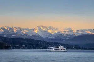 Scenic Lake Zürich Boat Cruise in Switzerland - Enjoy the Stunning Views of the City and Surrounding Nature