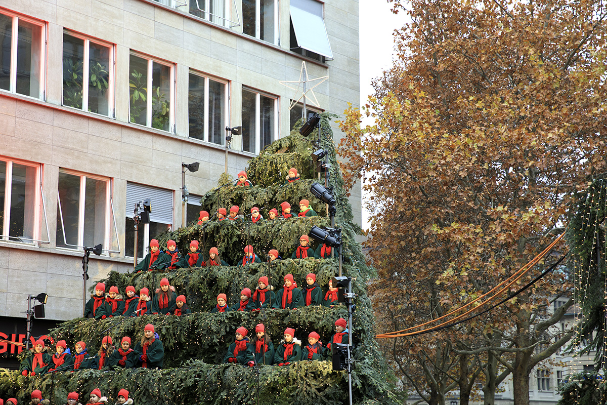 Zurich’s Singing Christmas Tree Trawell Plan